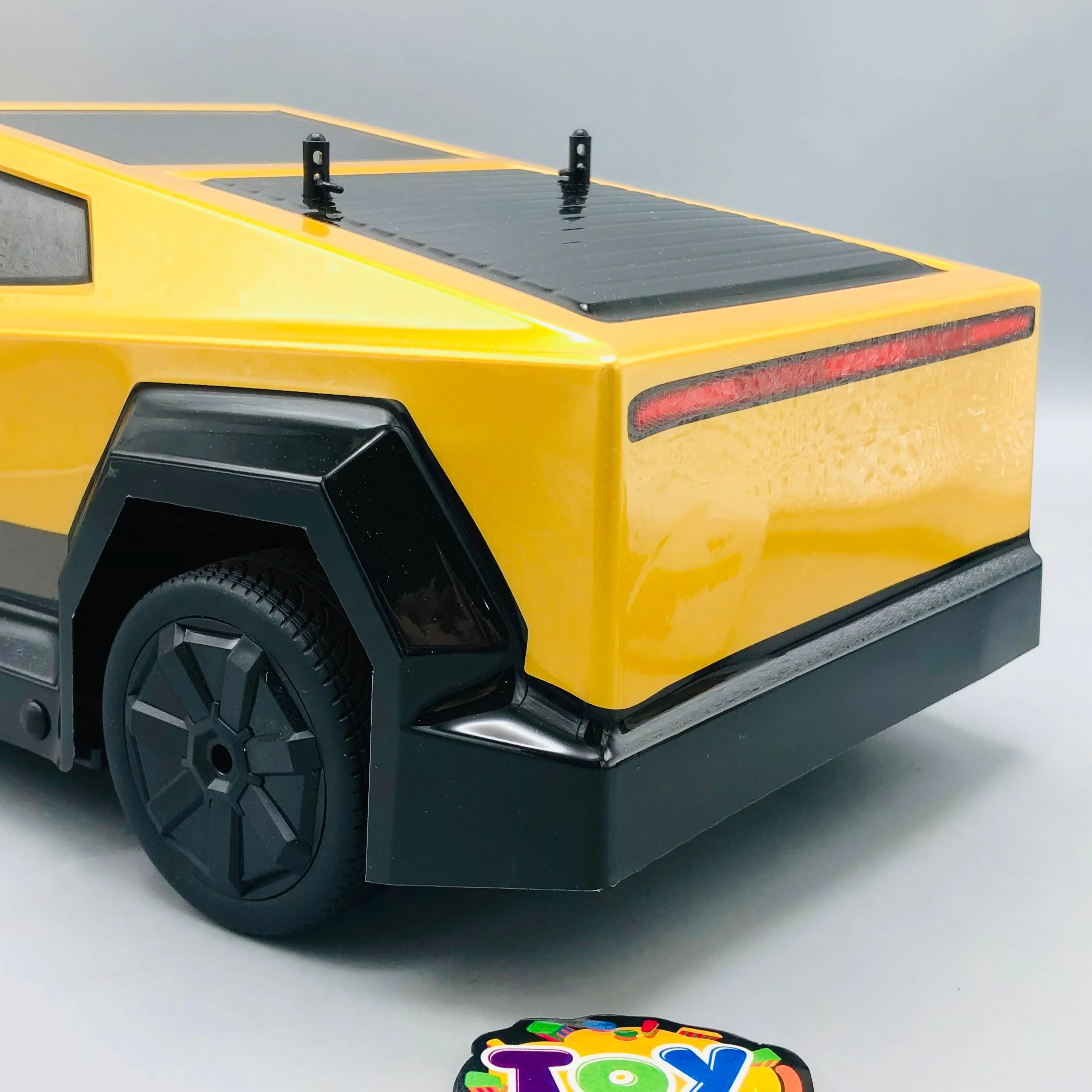 1:10 RC 2.4GHz Tesla Cyber-Truck Model - Image 6