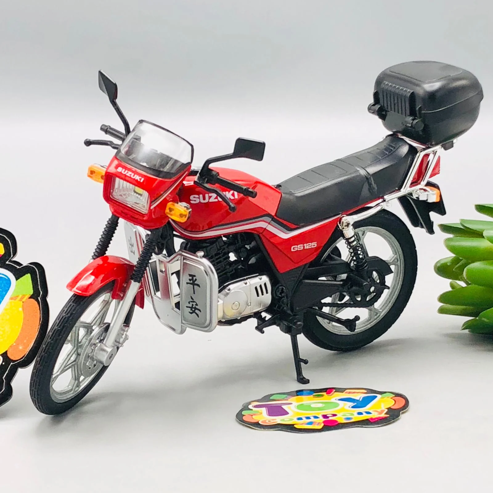 1:12 Diecast Suzuki GS125 Model Bike - Image 6