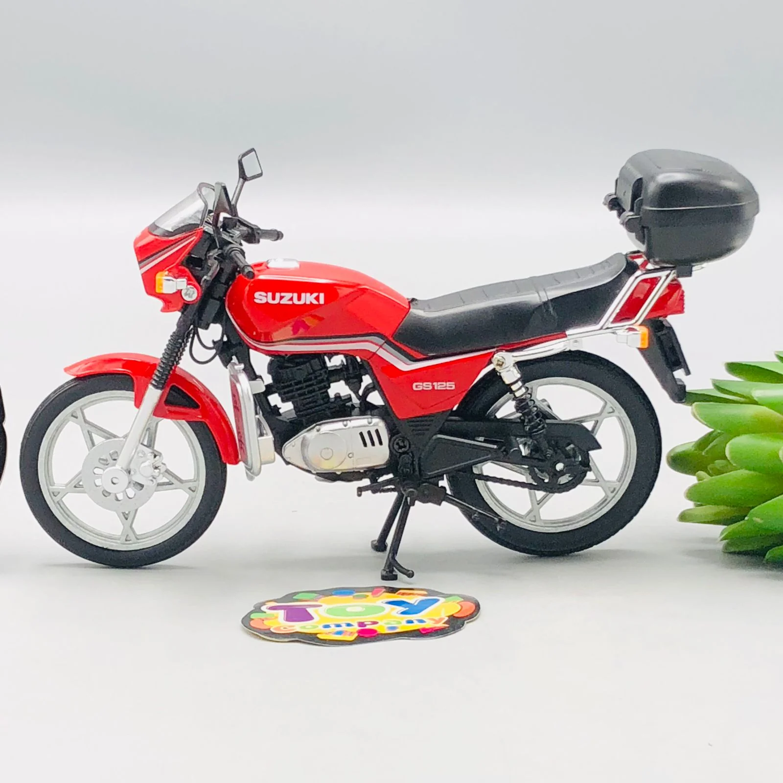 1:12 Diecast Suzuki GS125 Model Bike - Image 8