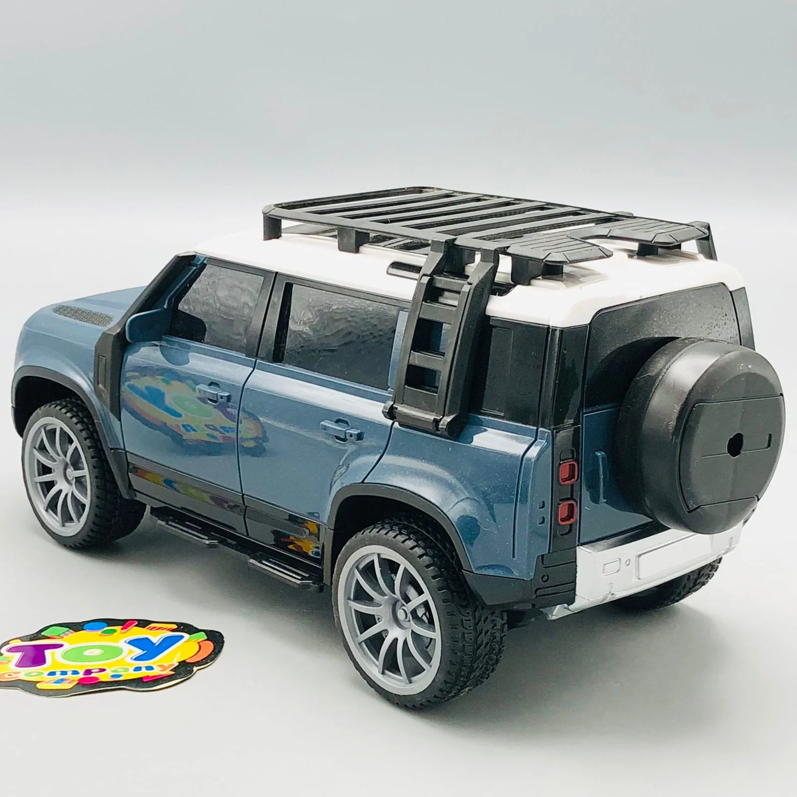 1:16 RC Land Rover Defender Vehicle - Image 7