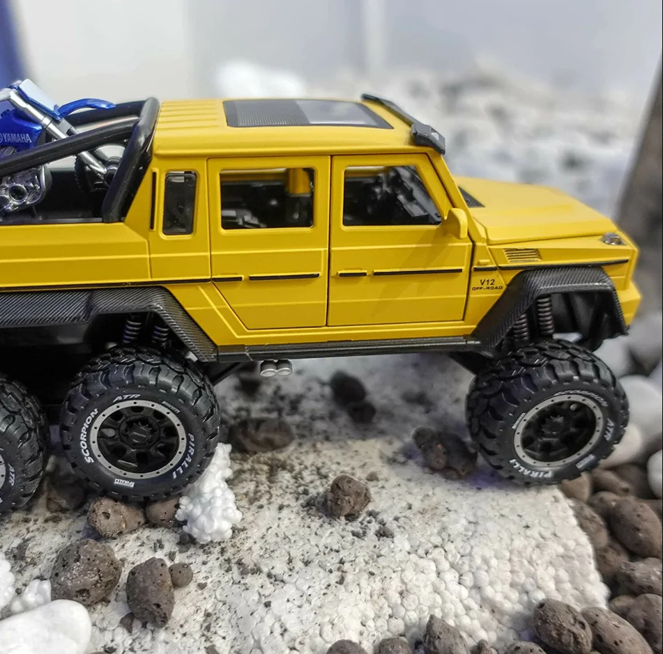1:24 Diecast AMG G63 Pickup Model With Bike - Image 3