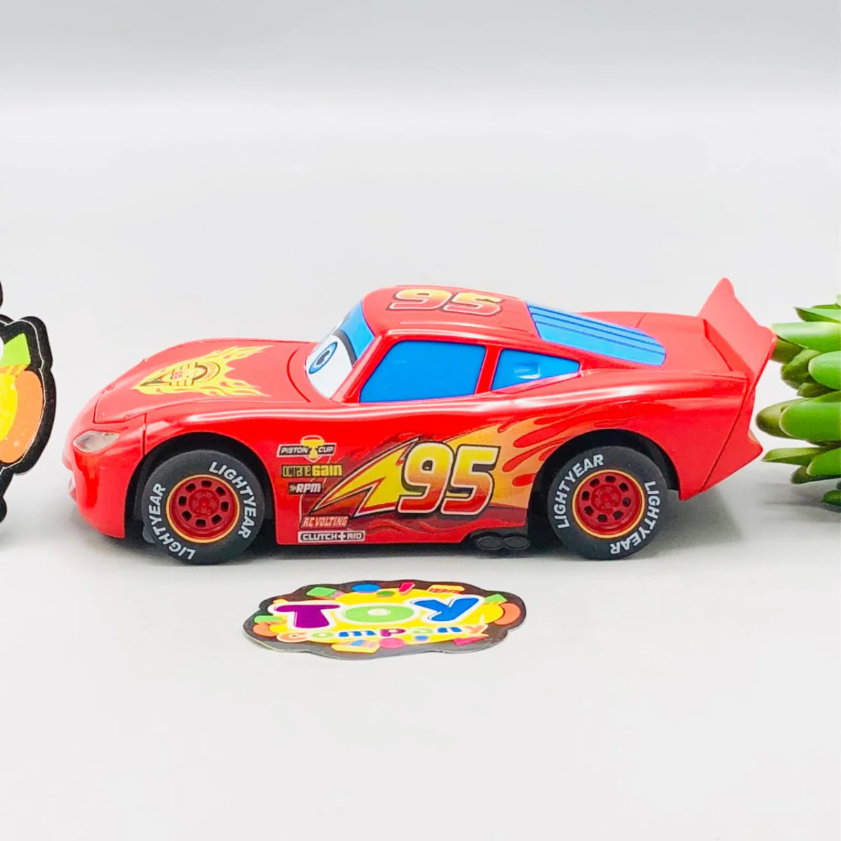 1:28 Diecast McQueen Model Car - Image 4