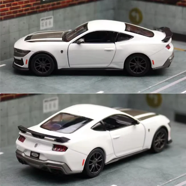 1:38 Kinsmart 2024 Ford Mustang Dark Horse - Image 13
