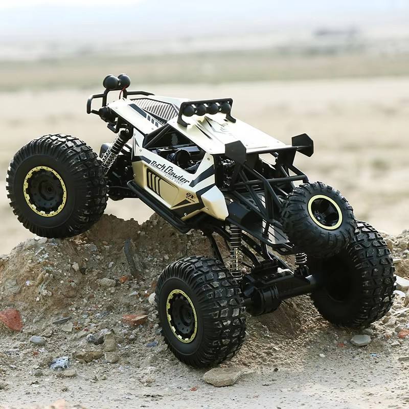 1:8 RC 2.4GHz Large Diecast Off-Road Rock Crawler - Image 3