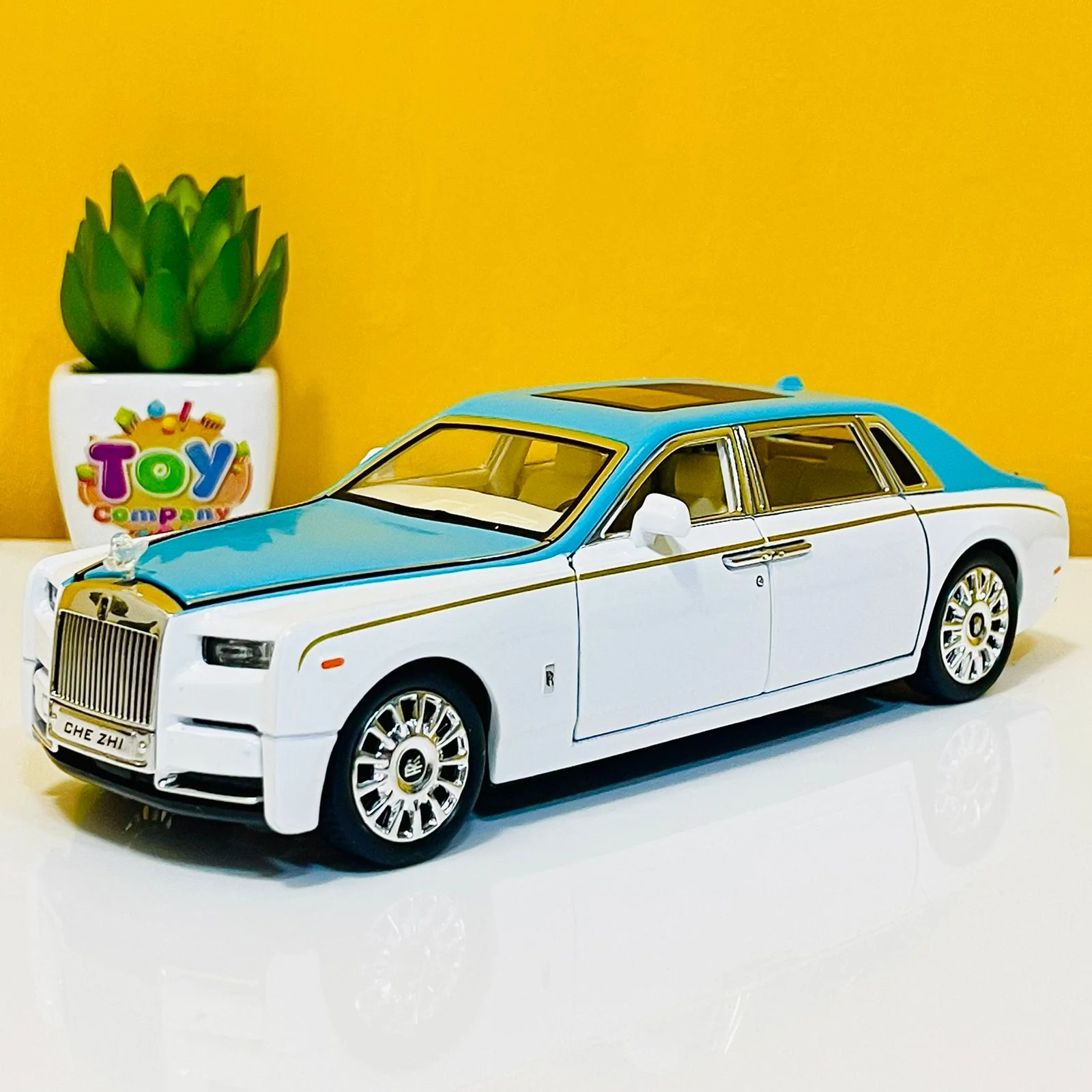 1:24 Scale Diecast Rolls Royce Phantom Mansory - Image 3
