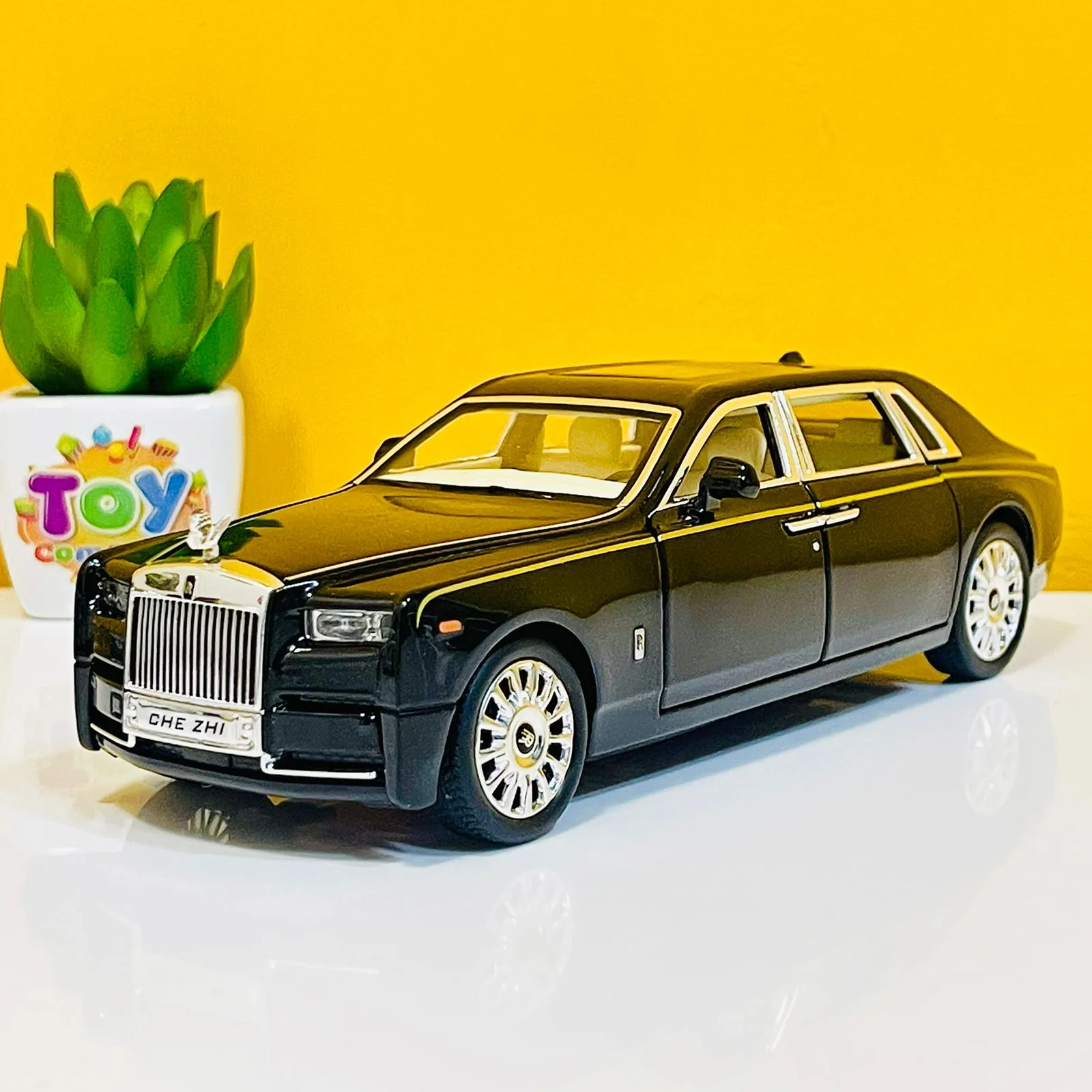 1:24 Scale Diecast Rolls Royce Phantom Mansory - Image 4