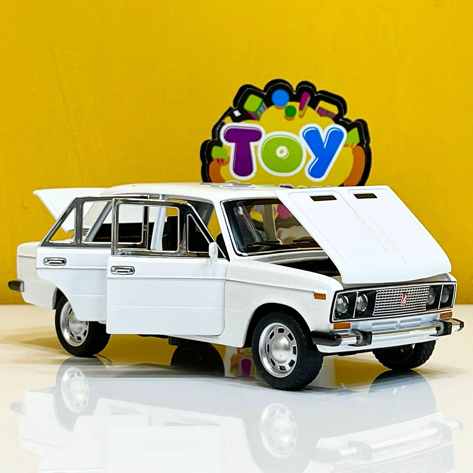 1:24 Scale Vintage Diecast Russian LADA - Image 3