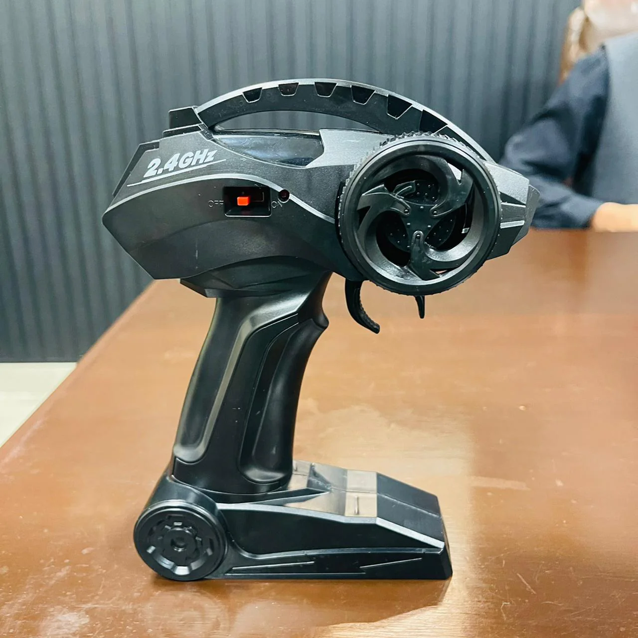 2.4GHz RC Dodge Off-Road Rock Crawler Truck - Image 4
