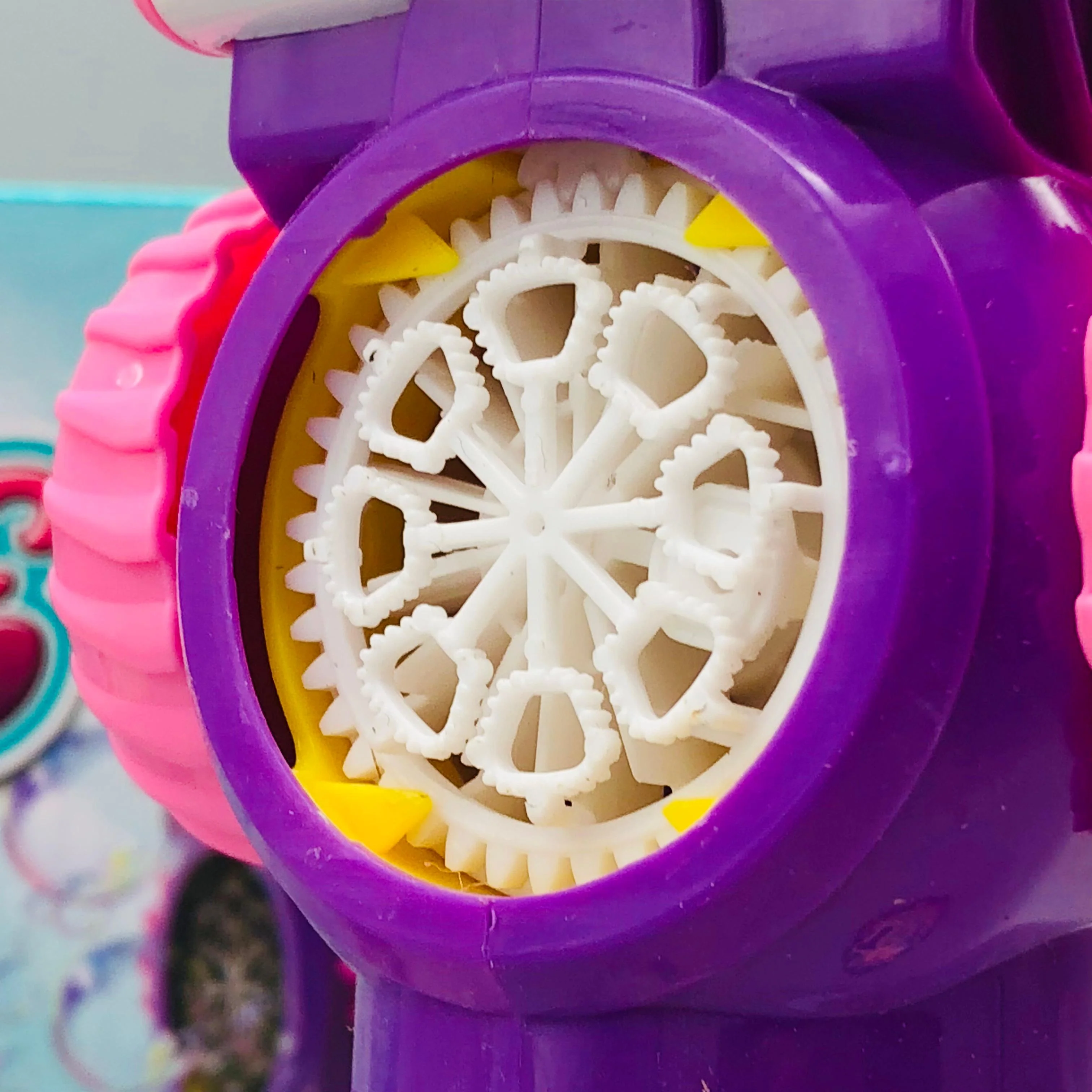 8 Holes Unicorn Themed Colorful Bubble Gun - Image 3