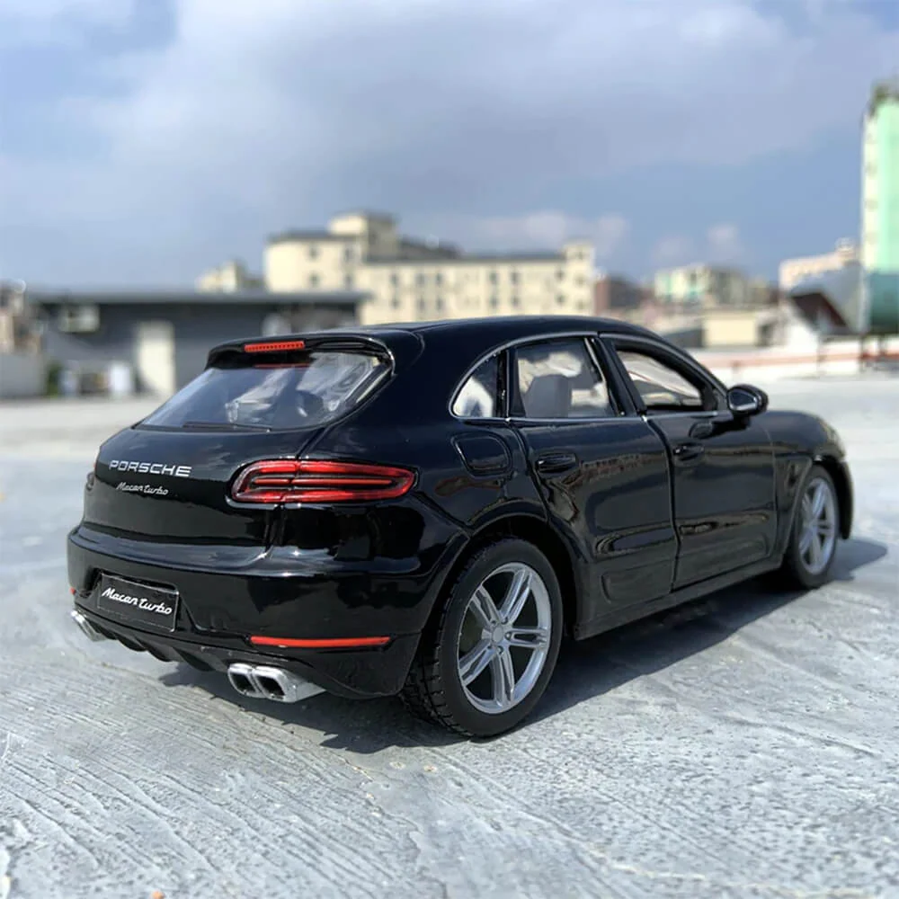 Bburago 1:24 Porsche Cayenne Turbo Model - Black - Image 6