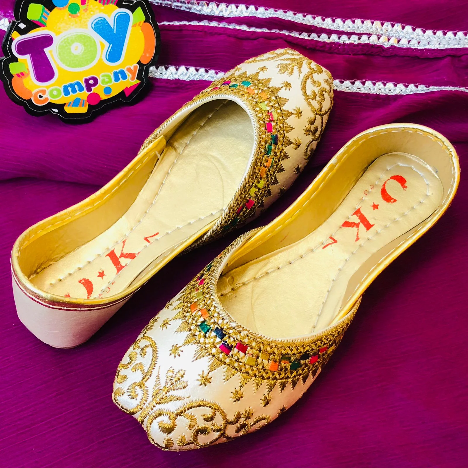 Hand-Made Multani Khussa For Girls Multi-Off White - Image 3