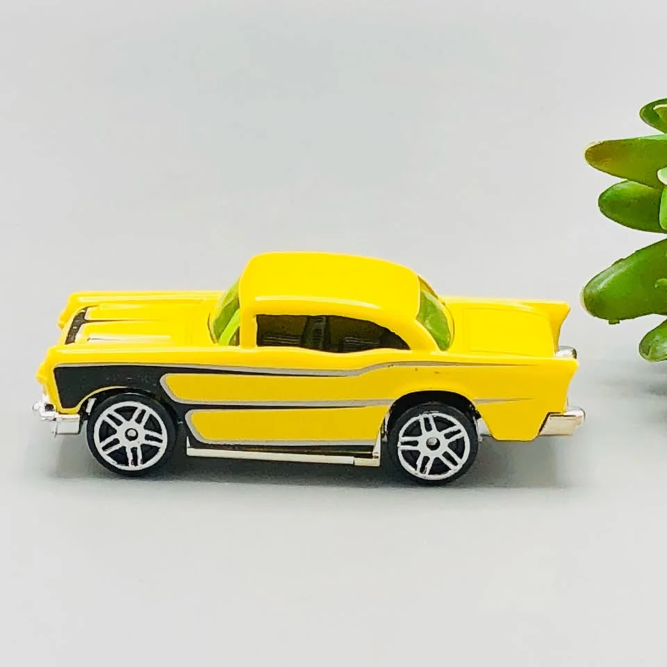 Hot Wheel Diecast 8Pcs Cars With Display Racks - Assortment - Image 3