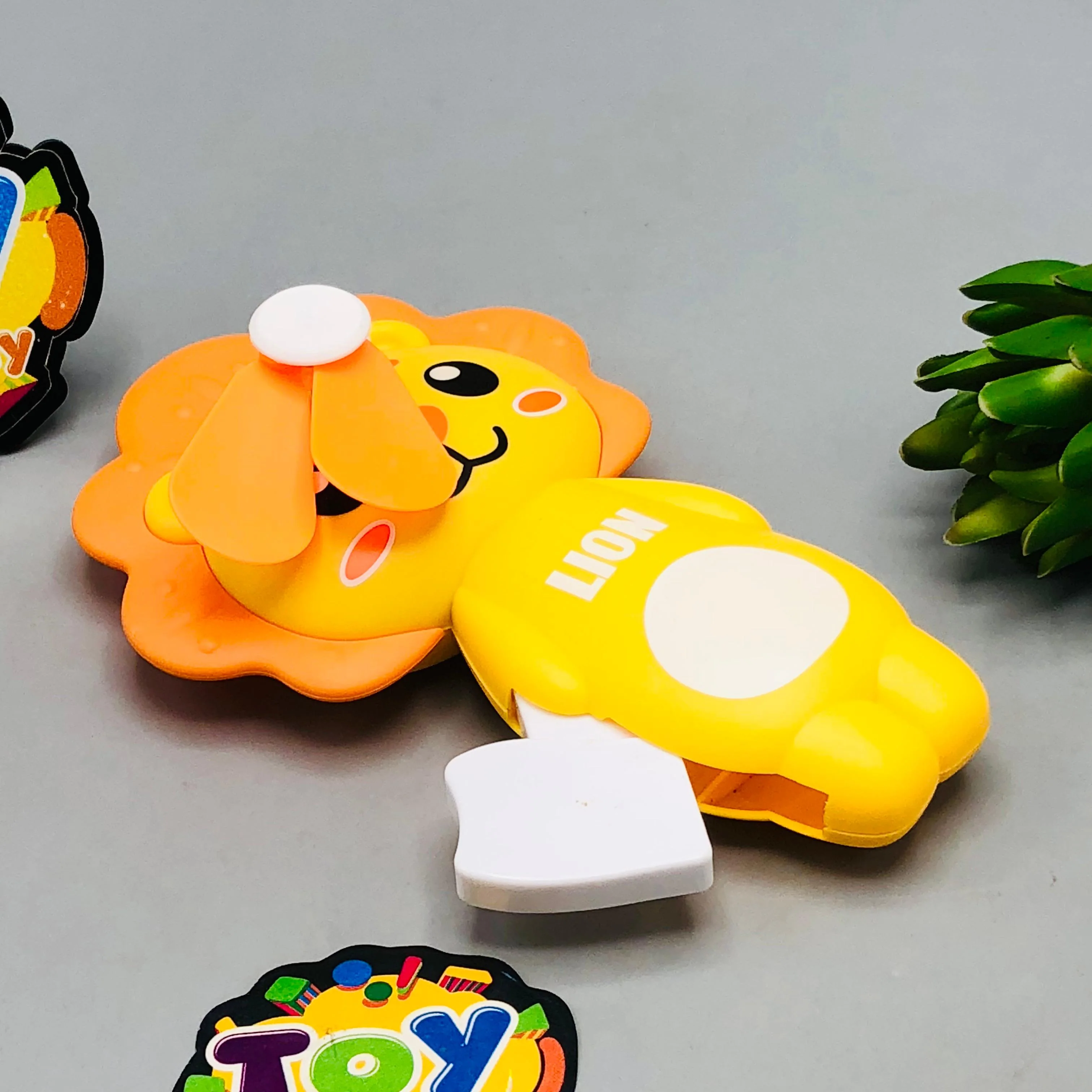 Kids Cute Mini Lion Hand Press Fan - 1Pc - Image 6