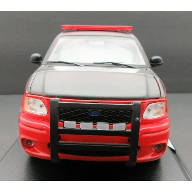 Maisto 1:21 Diecast Ford SVT F-150 Fire Chief Engine Co. - Image 3